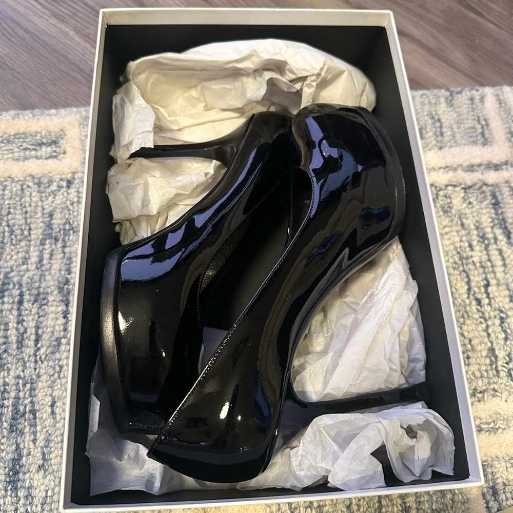 YSL Black Pumps!